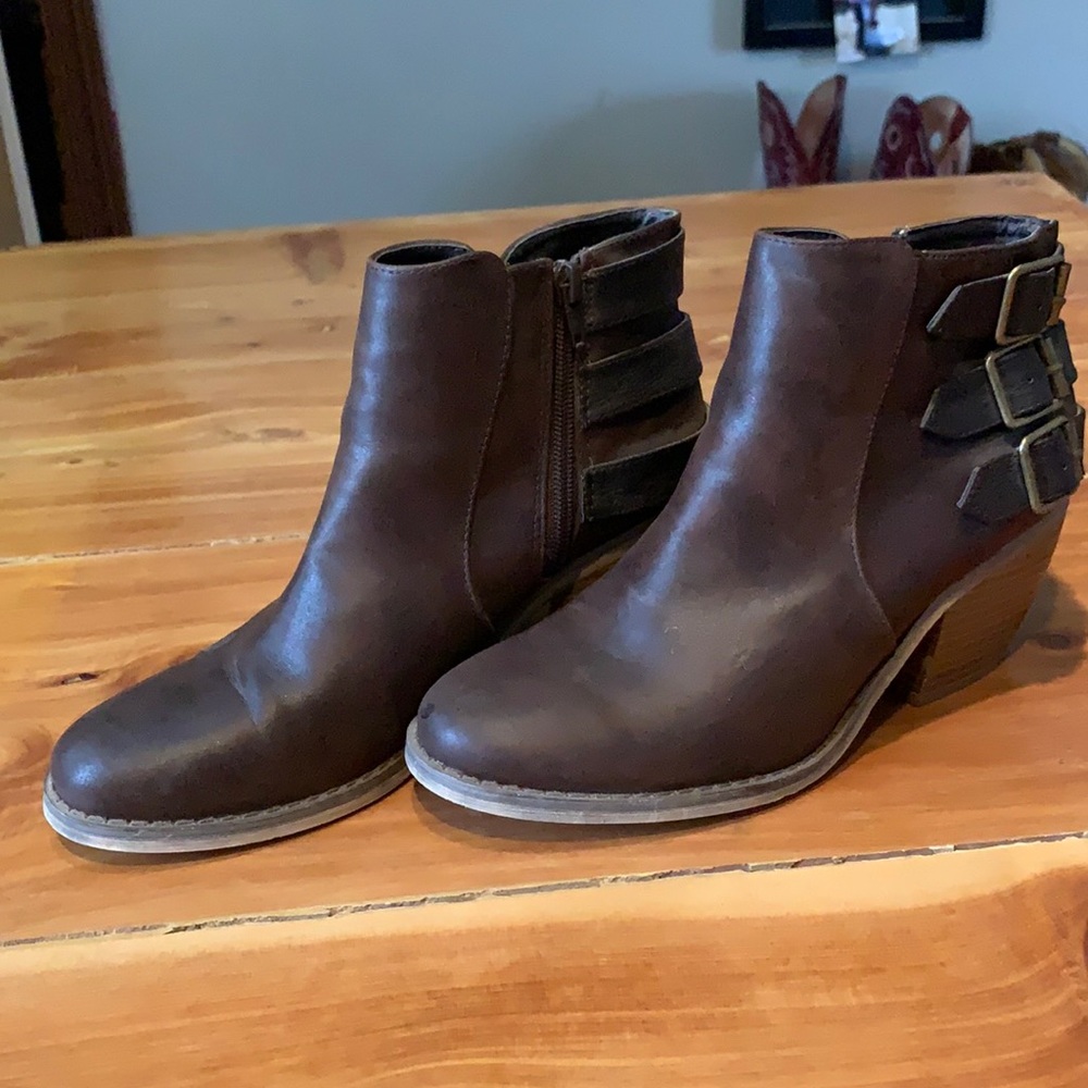 Size 8 Dark brown Sally booties.